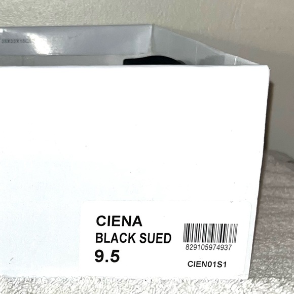 Black Steve Madden Suede Heels size 9.5 NWB - Picture 2 of 8